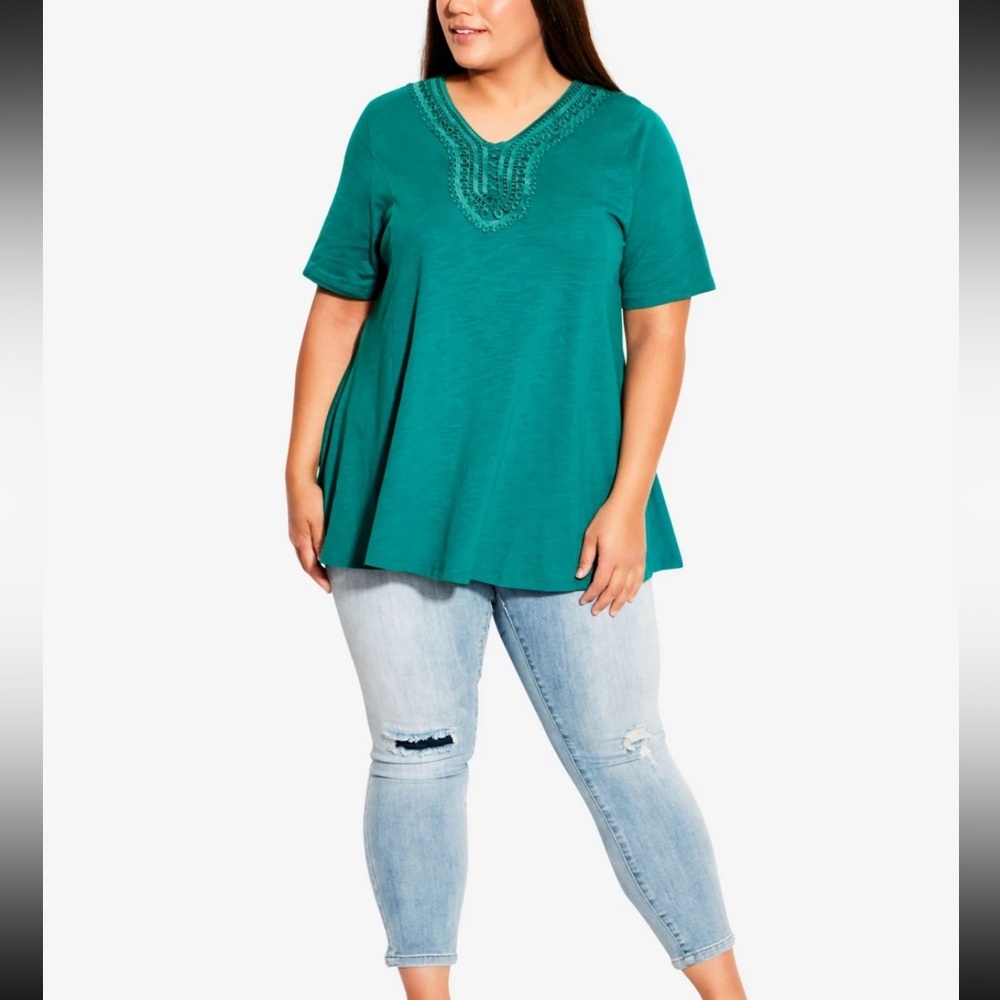 AVENUE NWT CROCHET TEE NOTCH NECK PLAIN JADE